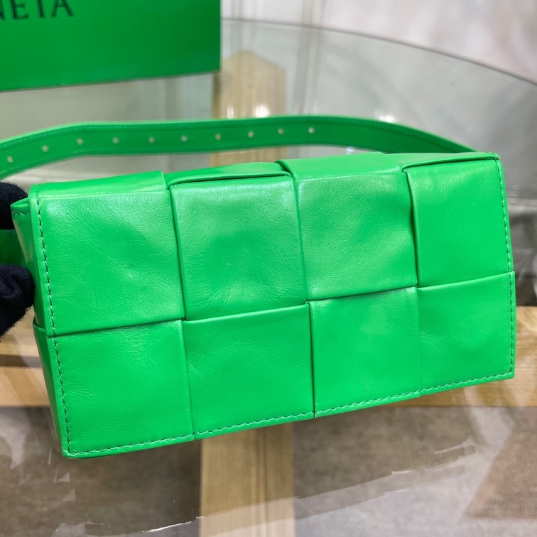 Bottega Belt Cassette Bag Green 175 Ss2022