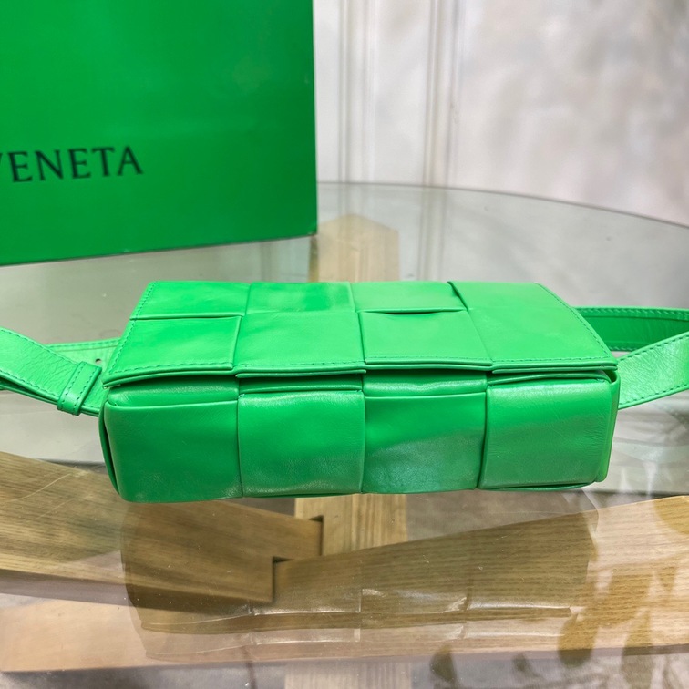 Bottega Belt Cassette Bag Green 175 Ss2022