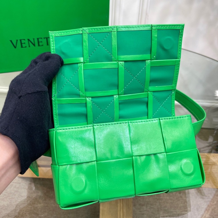 Bottega Belt Cassette Bag Green 175 Ss2022