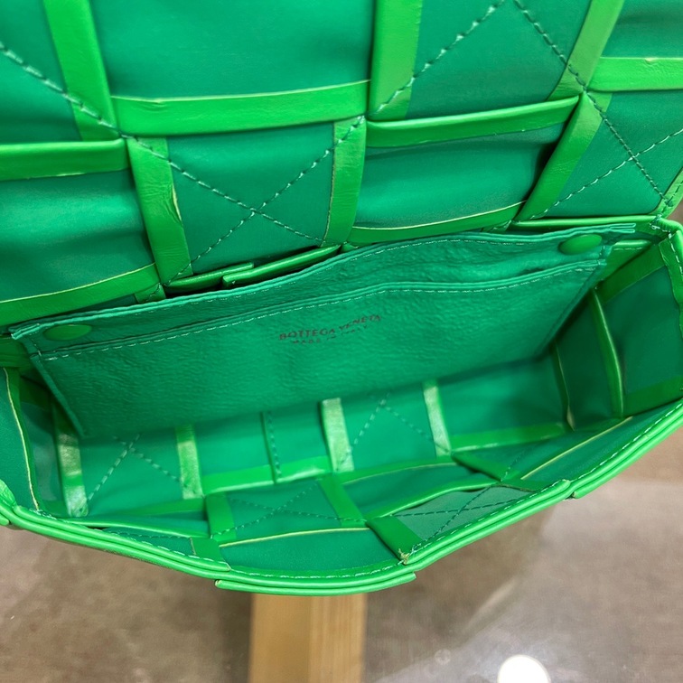 Bottega Belt Cassette Bag Green 175 Ss2022