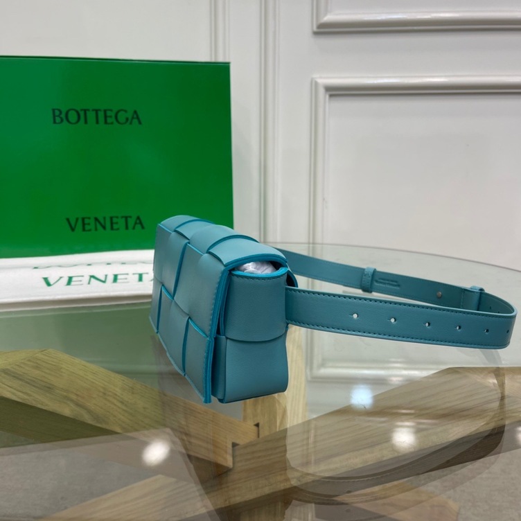 Bottega Belt Cassette Bag Mint 175 Ss2022