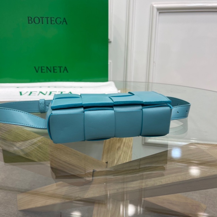Bottega Belt Cassette Bag Mint 175 Ss2022