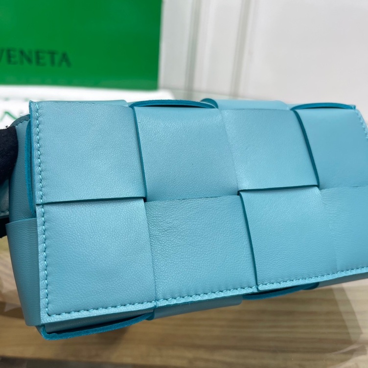 Bottega Belt Cassette Bag Mint 175 Ss2022
