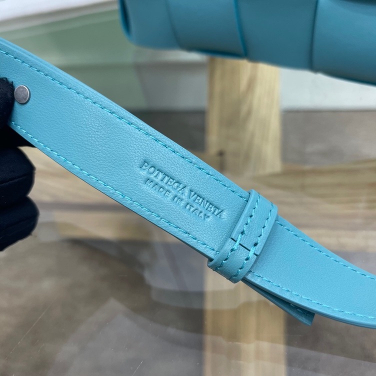 Bottega Belt Cassette Bag Mint 175 Ss2022