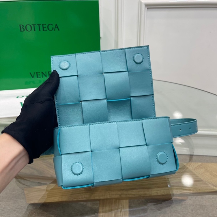 Bottega Belt Cassette Bag Mint 175 Ss2022