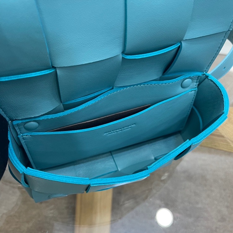 Bottega Belt Cassette Bag Mint 175 Ss2022