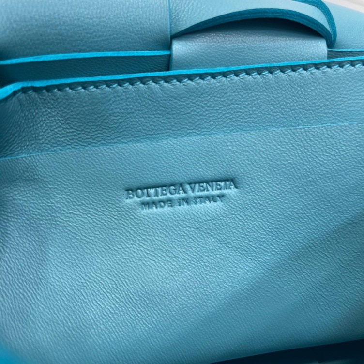 Bottega Belt Cassette Bag Mint 175 Ss2022