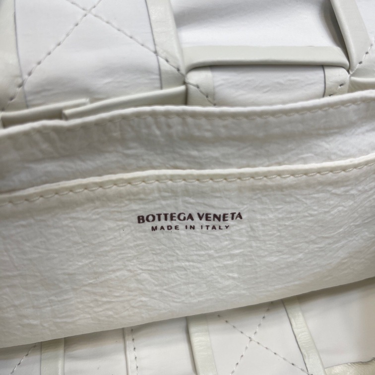Bottega Belt Cassette Bag White 175 Ss2022