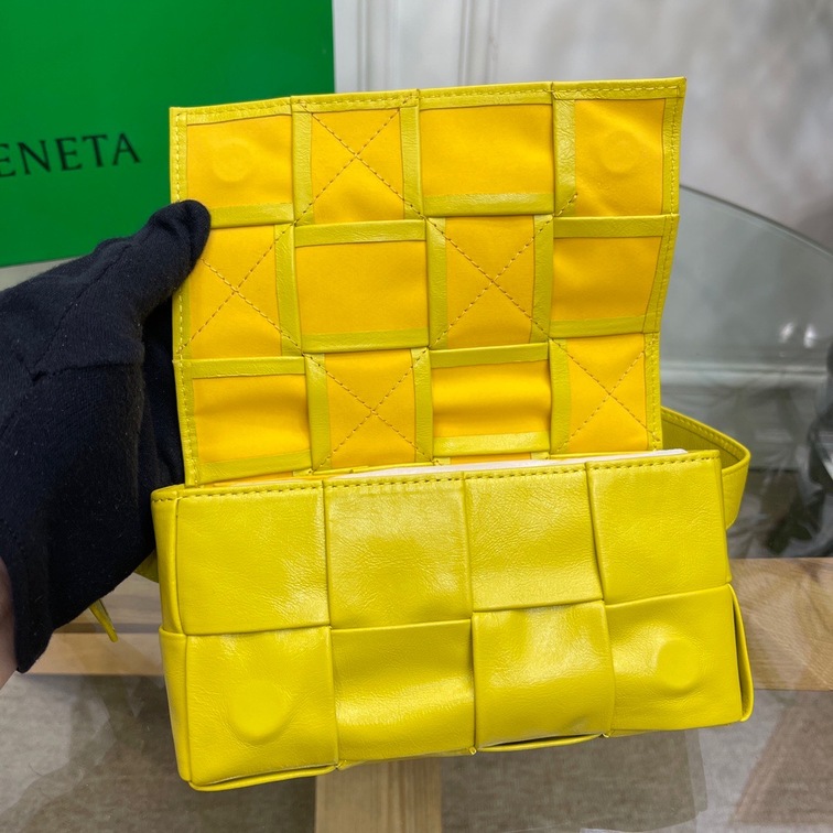 Bottega Belt Cassette Bag Yellow 175 Ss2022