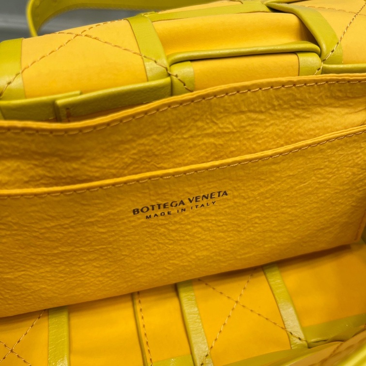 Bottega Belt Cassette Bag Yellow 175 Ss2022