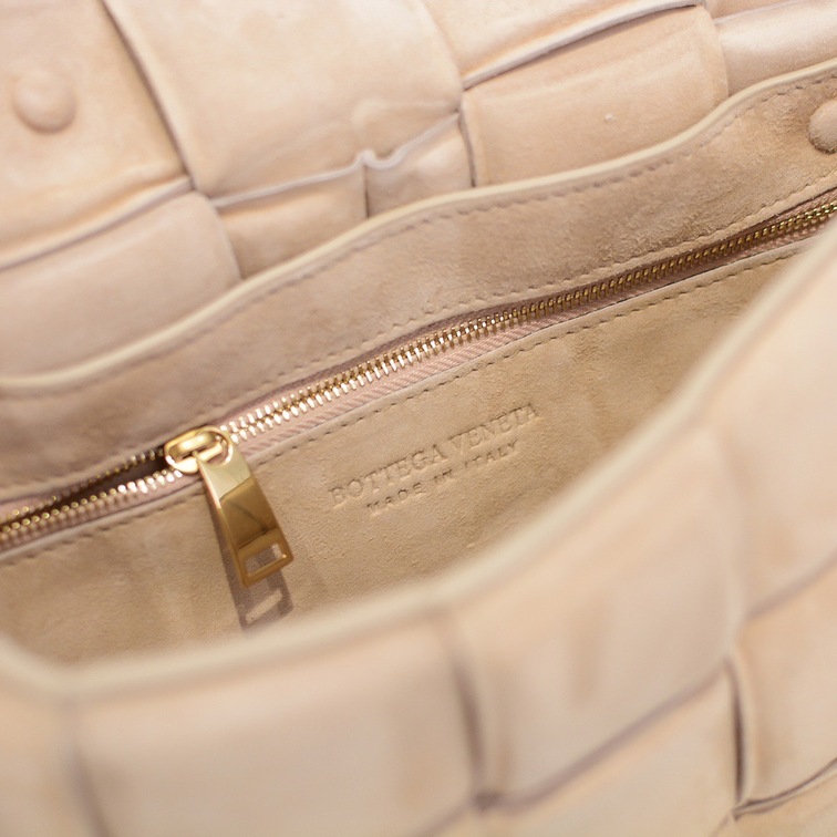 Bottega Cassette Beige 26 Ss2022