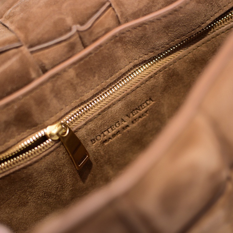 Bottega Cassette Brown 26 Ss2022
