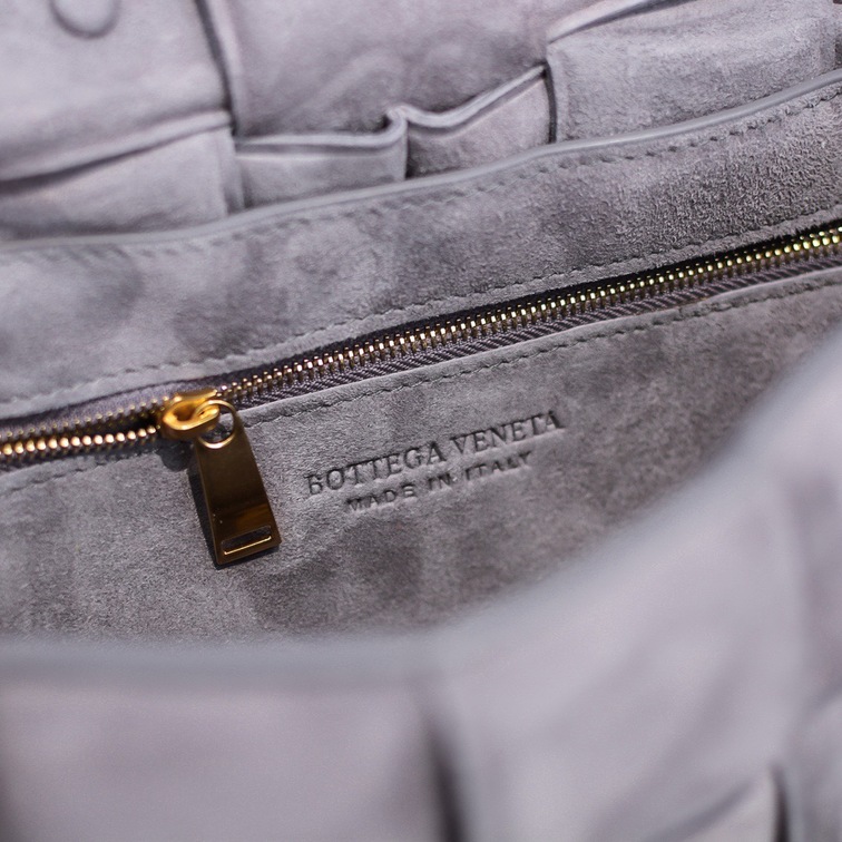 Bottega Cassette Grey 26 Ss2022