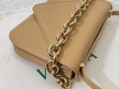Bottega Moint It Bag Beige 27 Ss2022