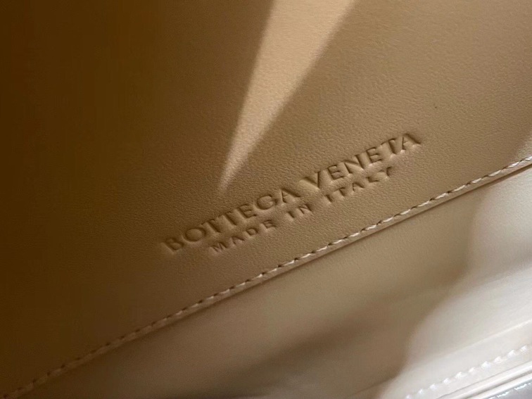 Bottega Moint It Bag Beige 27 Ss2022