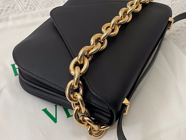Bottega Moint It Bag Black 27 Ss2022