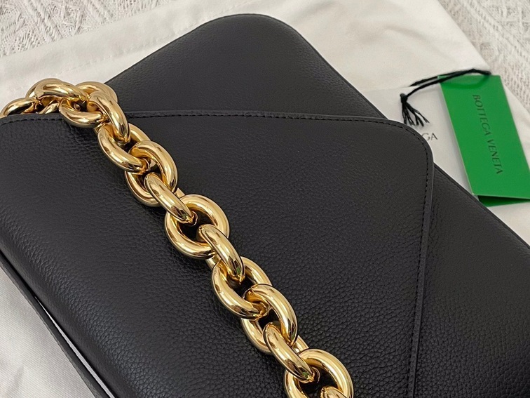 Bottega Moint It Bag Black 27 Ss2022