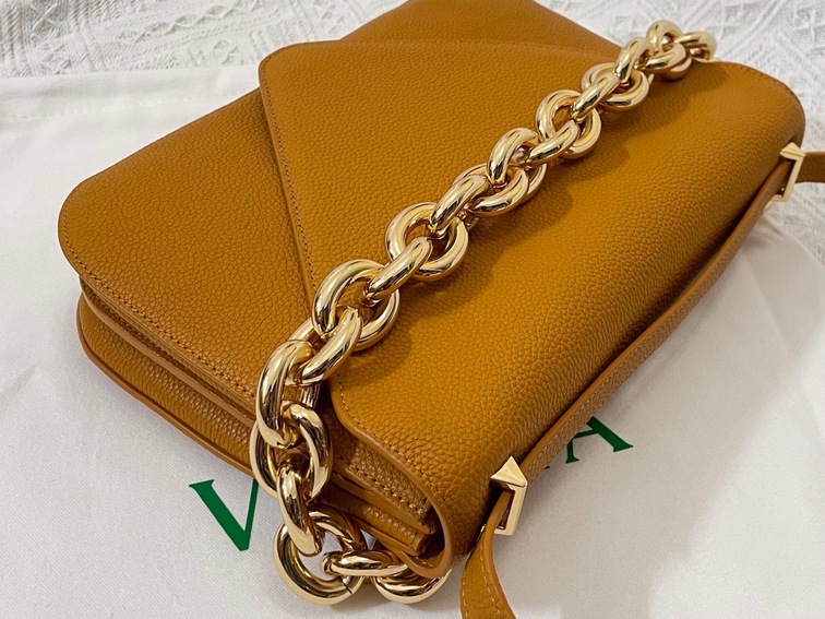 Bottega Moint It Bag Browm 27 Ss2022