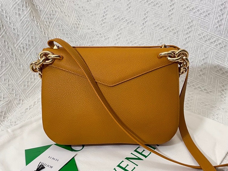 Bottega Moint It Bag Browm 27 Ss2022