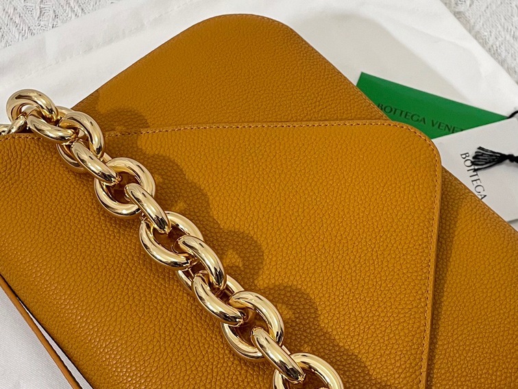 Bottega Moint It Bag Browm 27 Ss2022