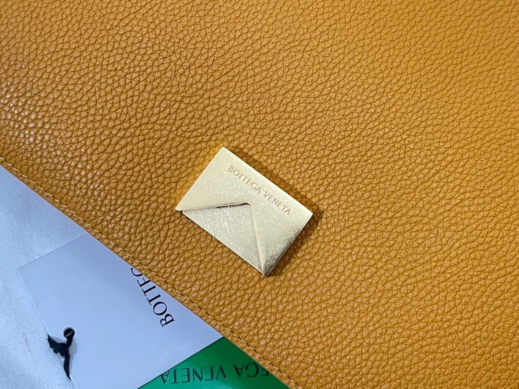 Bottega Moint It Bag Browm 27 Ss2022