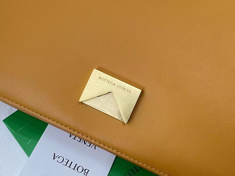 Bottega Moint It Bag Brown Yellow 27 Ss2022