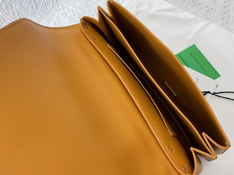 Bottega Moint It Bag Brown Yellow 27 Ss2022
