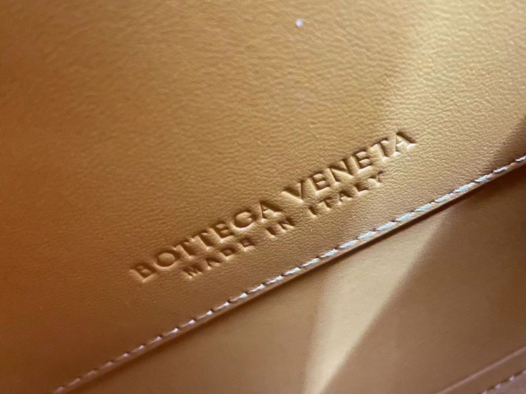 Bottega Moint It Bag Brown Yellow 27 Ss2022