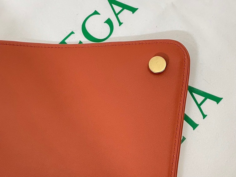 Bottega Moint It Bag Sun 27 Ss2022