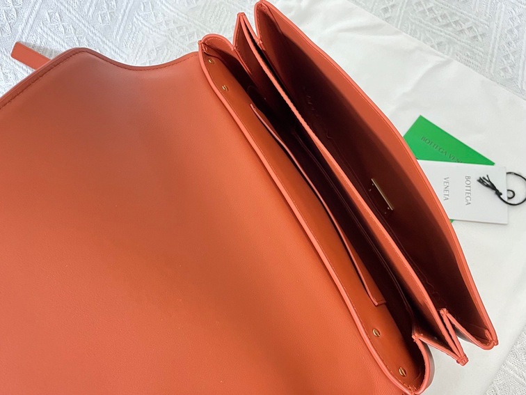 Bottega Moint It Bag Sun 27 Ss2022