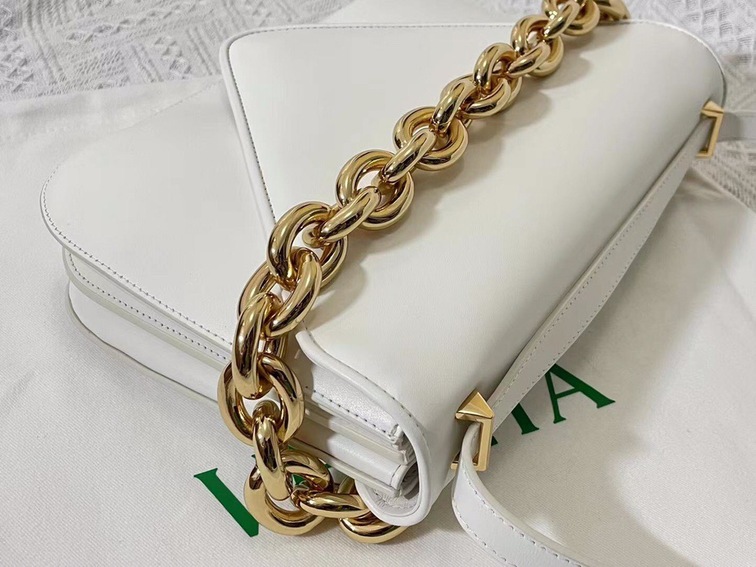 Bottega Moint It Bag White 27 Ss2022