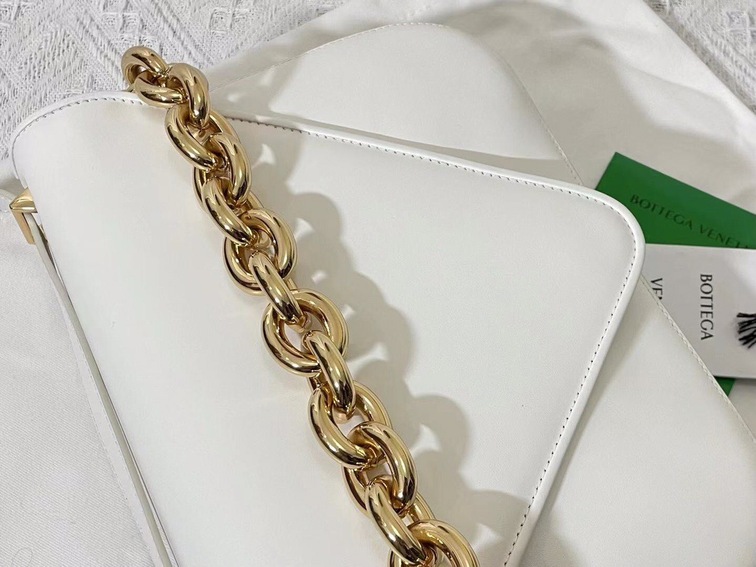 Bottega Moint It Bag White 27 Ss2022