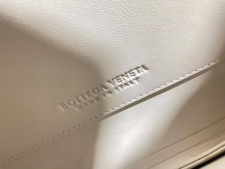 Bottega Moint It Bag White 27 Ss2022
