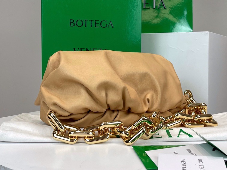 Bottega The Pouch Beige Yellow Chain 26 Ss2022