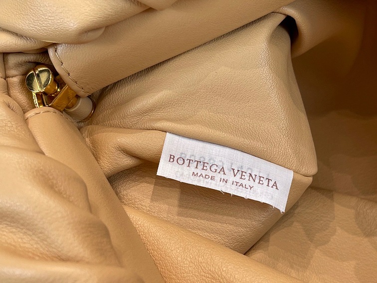Bottega The Pouch Beige Yellow Chain 26 Ss2022