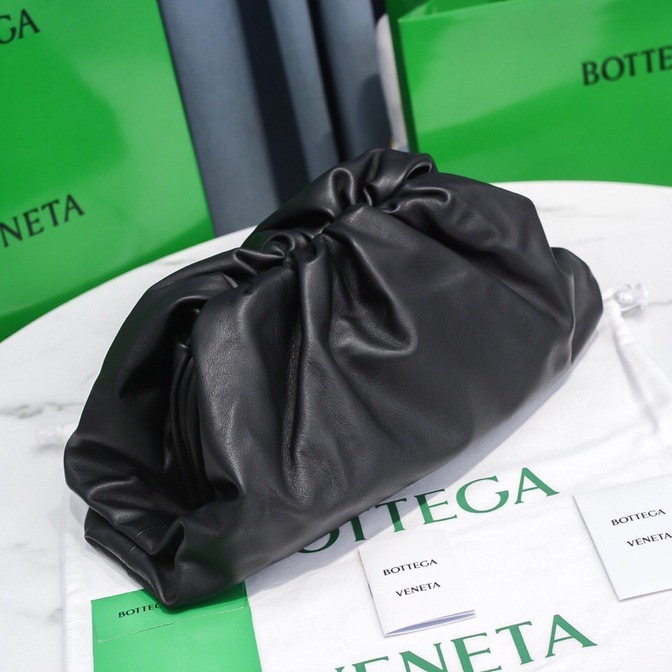 Bottega The Pouch Black 26 Ss2022