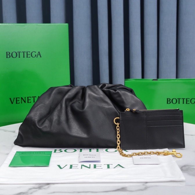 Bottega The Pouch Black 26 Ss2022
