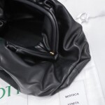 Bottega The Pouch Black 26 Ss2022