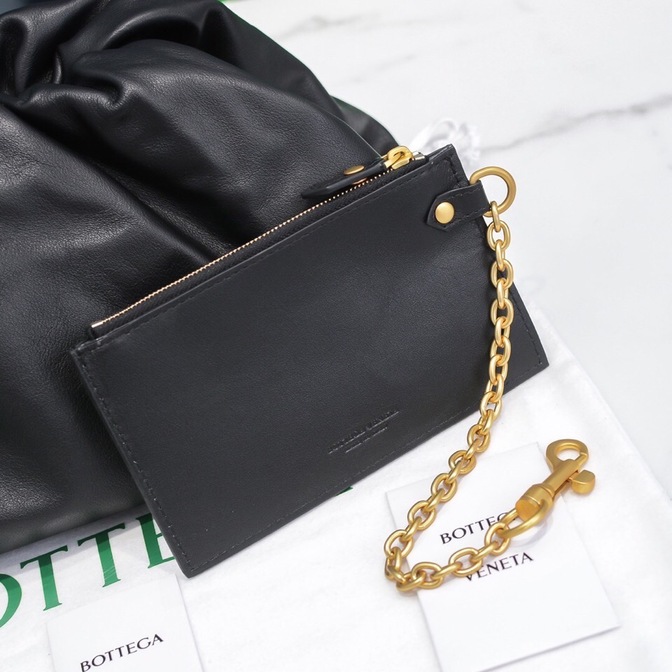Bottega The Pouch Black 26 Ss2022