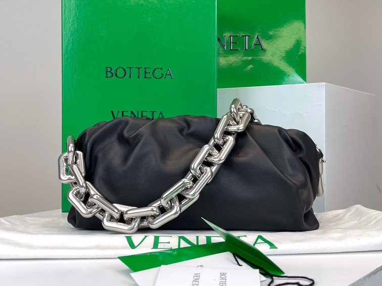 Bottega The Pouch Black Sliver Chain 26 Ss2022