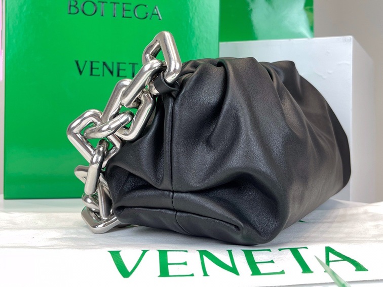 Bottega The Pouch Black Sliver Chain 26 Ss2022