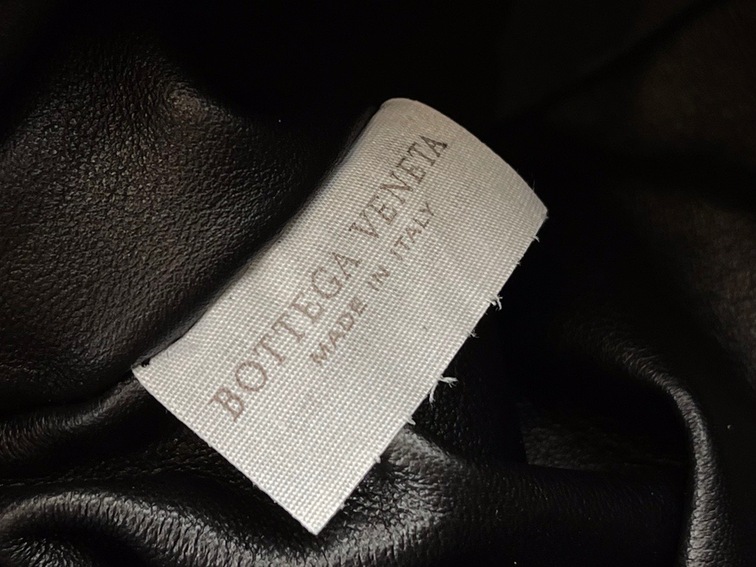 Bottega The Pouch Black Sliver Chain 26 Ss2022