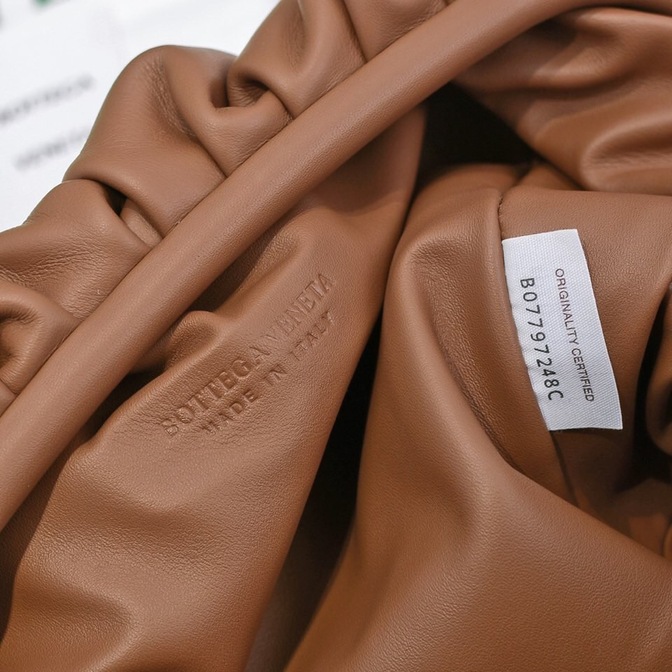 Bottega The Pouch Brown 26 Ss2022