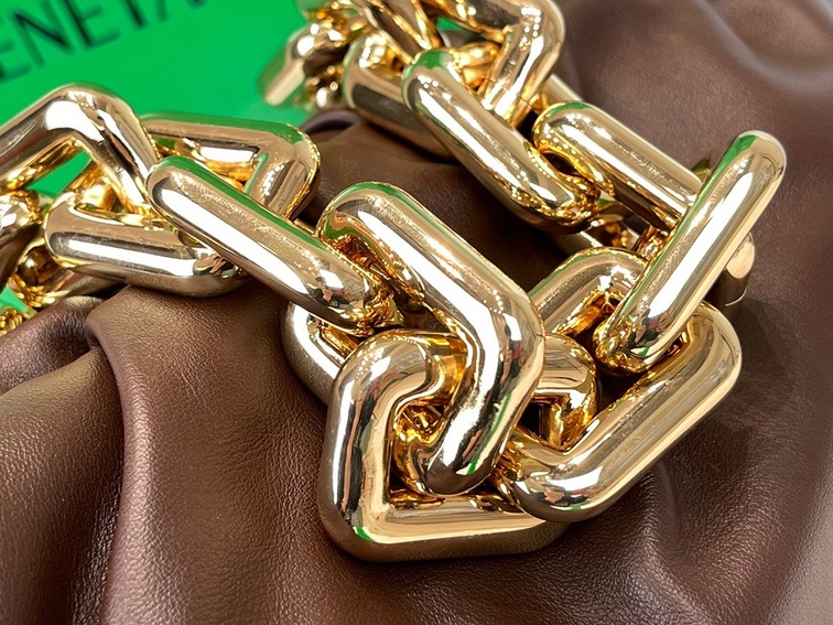 Bottega The Pouch Dark Chocolate Yellow Chain 26 Ss2022