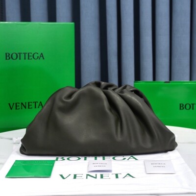 Bottega The Pouch Dark Green 26 Ss2022