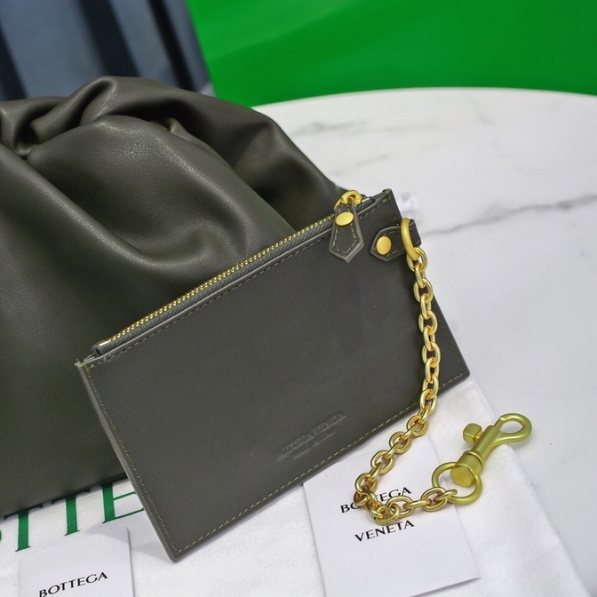 Bottega The Pouch Dark Green 26 Ss2022