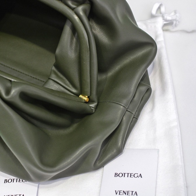 Bottega The Pouch Dark Green 26 Ss2022