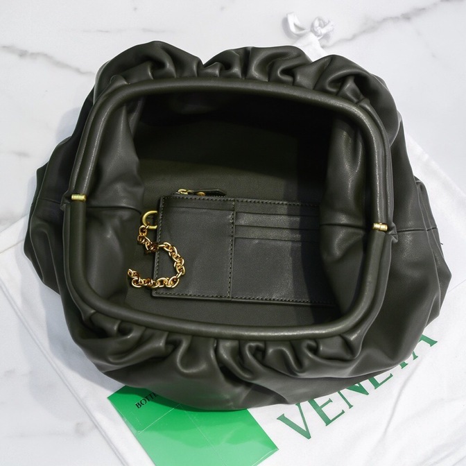 Bottega The Pouch Dark Green 26 Ss2022
