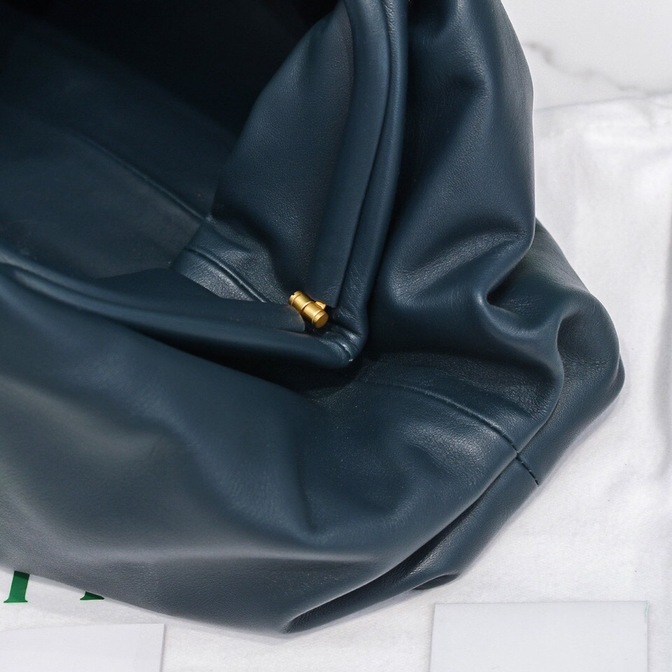Bottega The Pouch Dark Mint 26 Ss2022