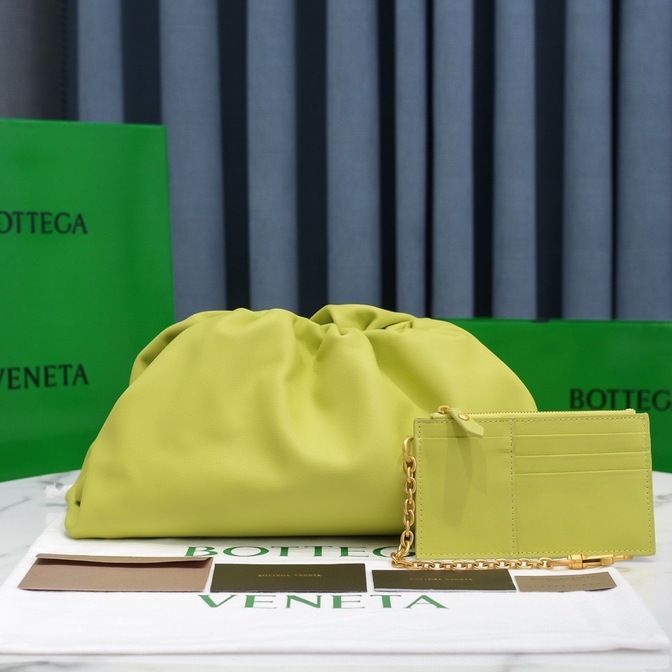Bottega The Pouch Green 26 Ss2022